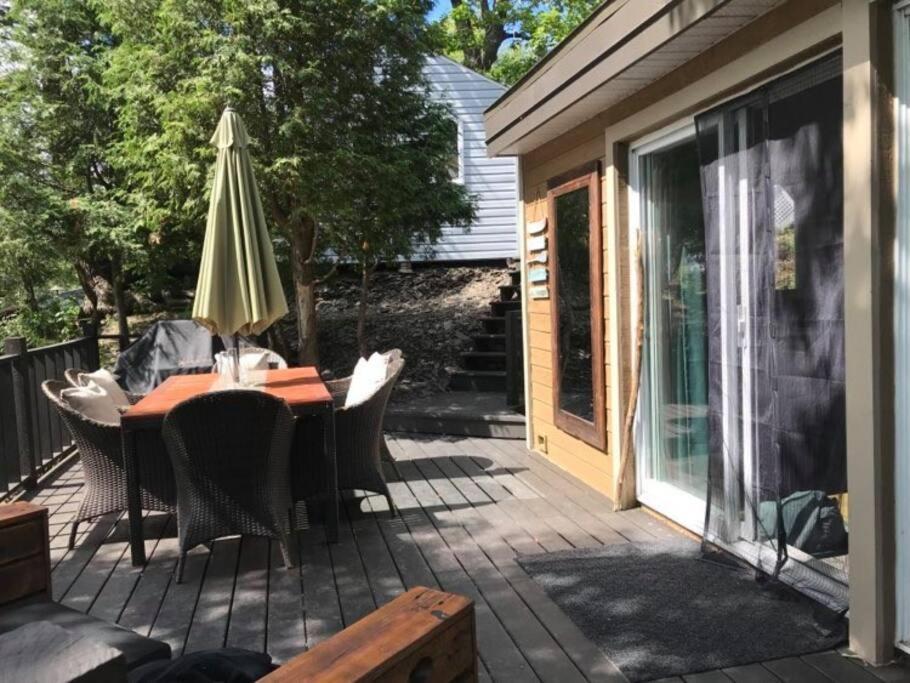 Om Chalet 2 Avec Spa Et Foyer Borde Du Fleuve St-Pierre-de-l'Île-d'Orléans Exteriér fotografie